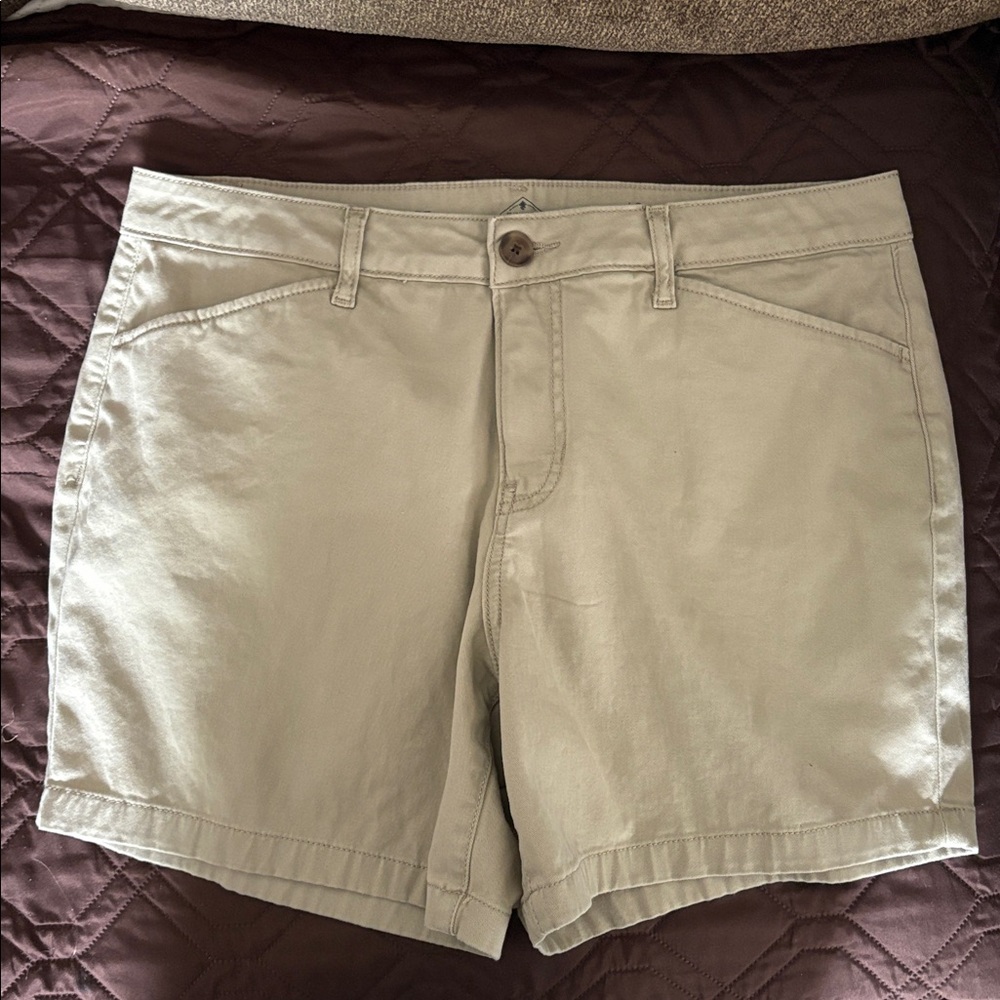 St. John's Bay Women's Beige Shorts 12 Petite